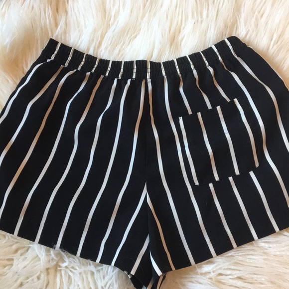 ❌SOLD❌Striped shorts - Picture 2 of 2